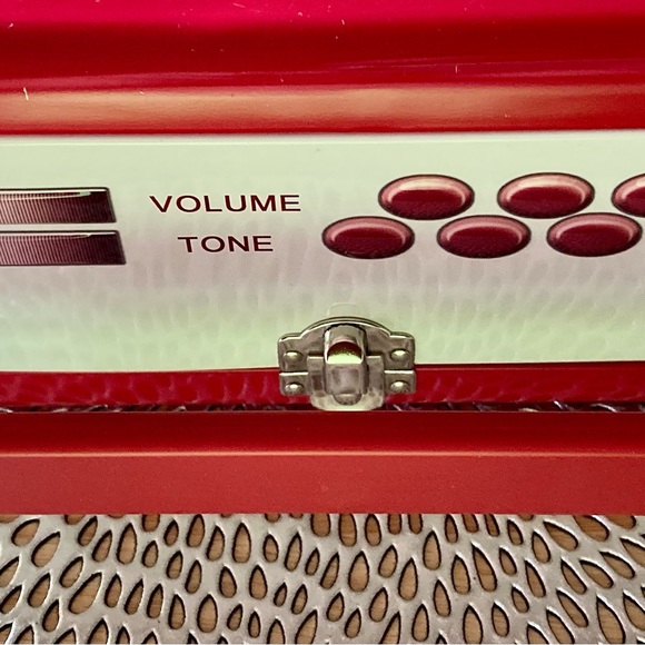 Collectible RETRO RADIO Lunchbox Red/White/Crome - Picture 3 of 10